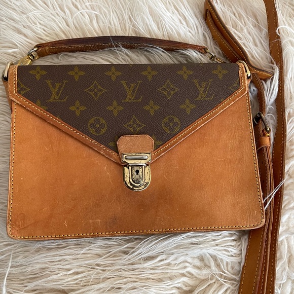 *RARE* Vintage *Collector’s Item* Louis Vuitton Shoulder Bag Clutch Handle - Picture 13 of 15